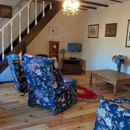 펜션 Stable Conversion In Idyllic Rural Location, Close To The Coast Le Mesnil-Amand
